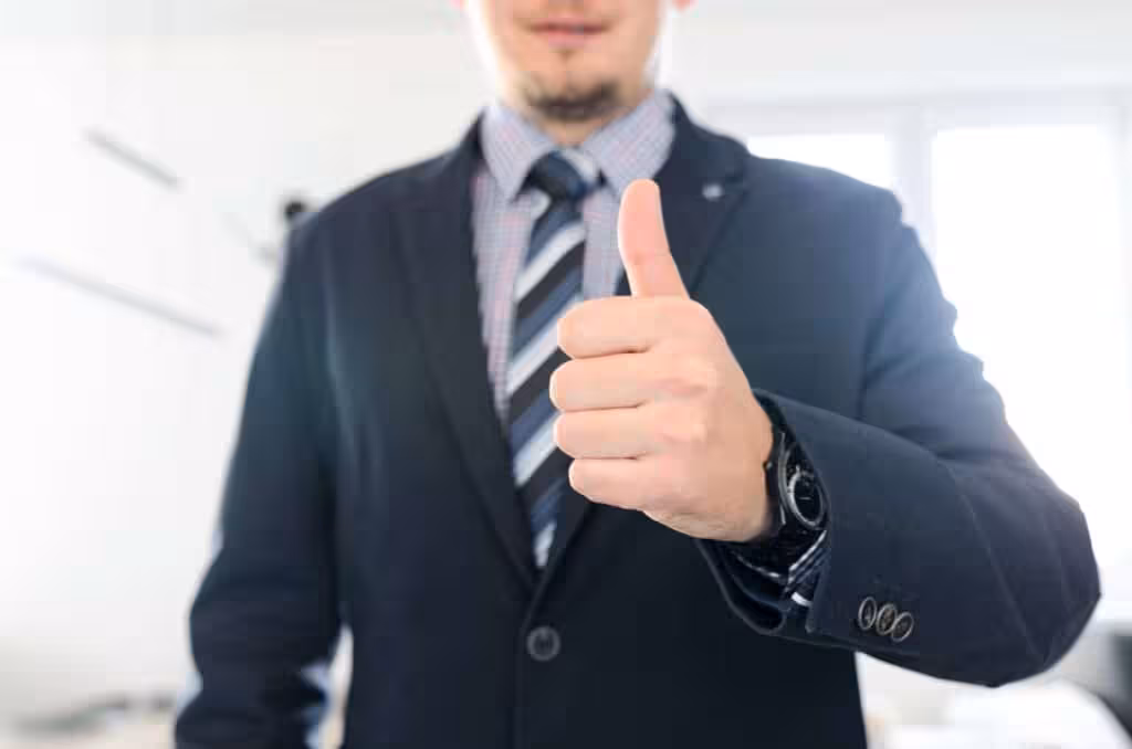 Best Boss Daumen hoch Mann im Anzug