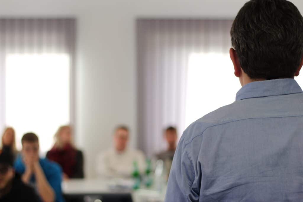 Seminar Weiterbildung Personen im Raum